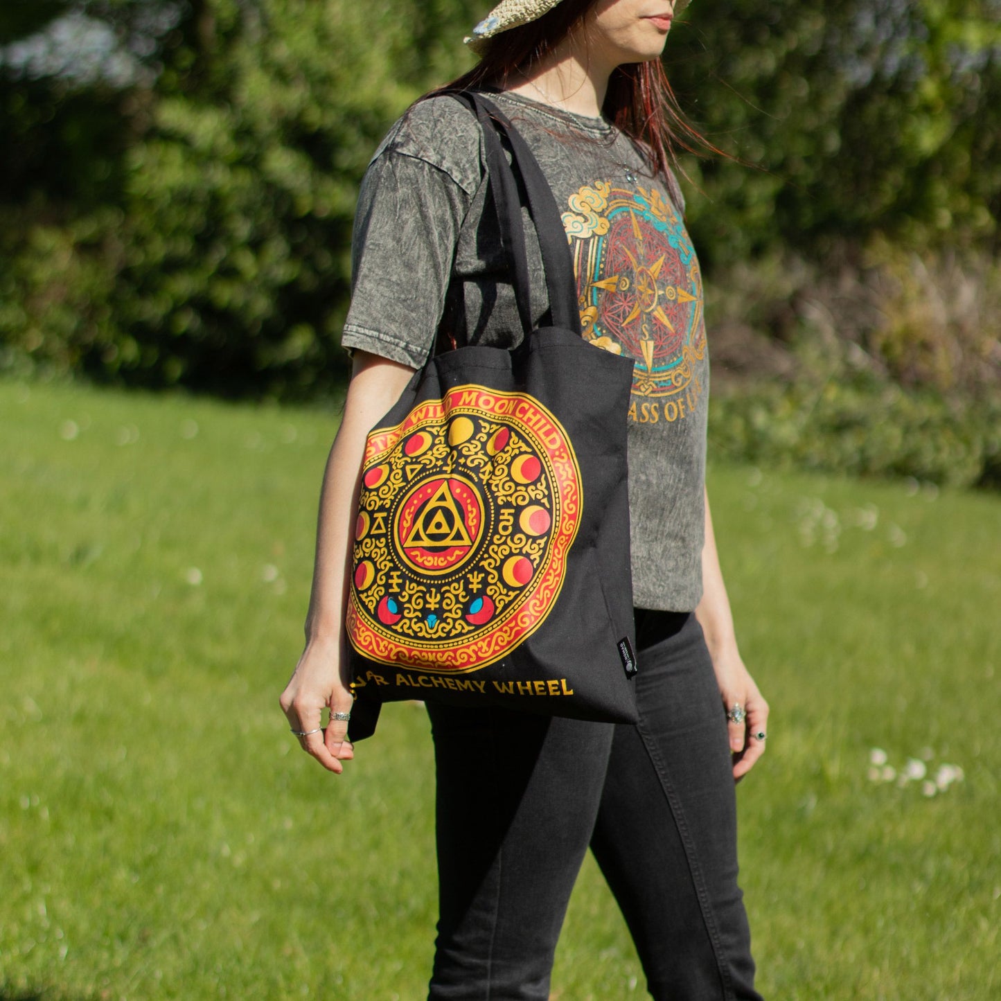 Iconic Classic Tote Bag – Luna Alchemy Wheel – Zwart 6oz