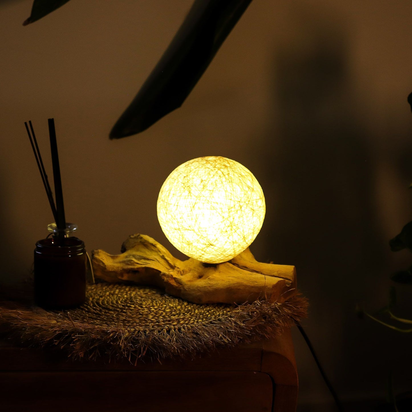 DriftGlow Lamp – Crème Katoenwrap Kap | Drijfhout Basis