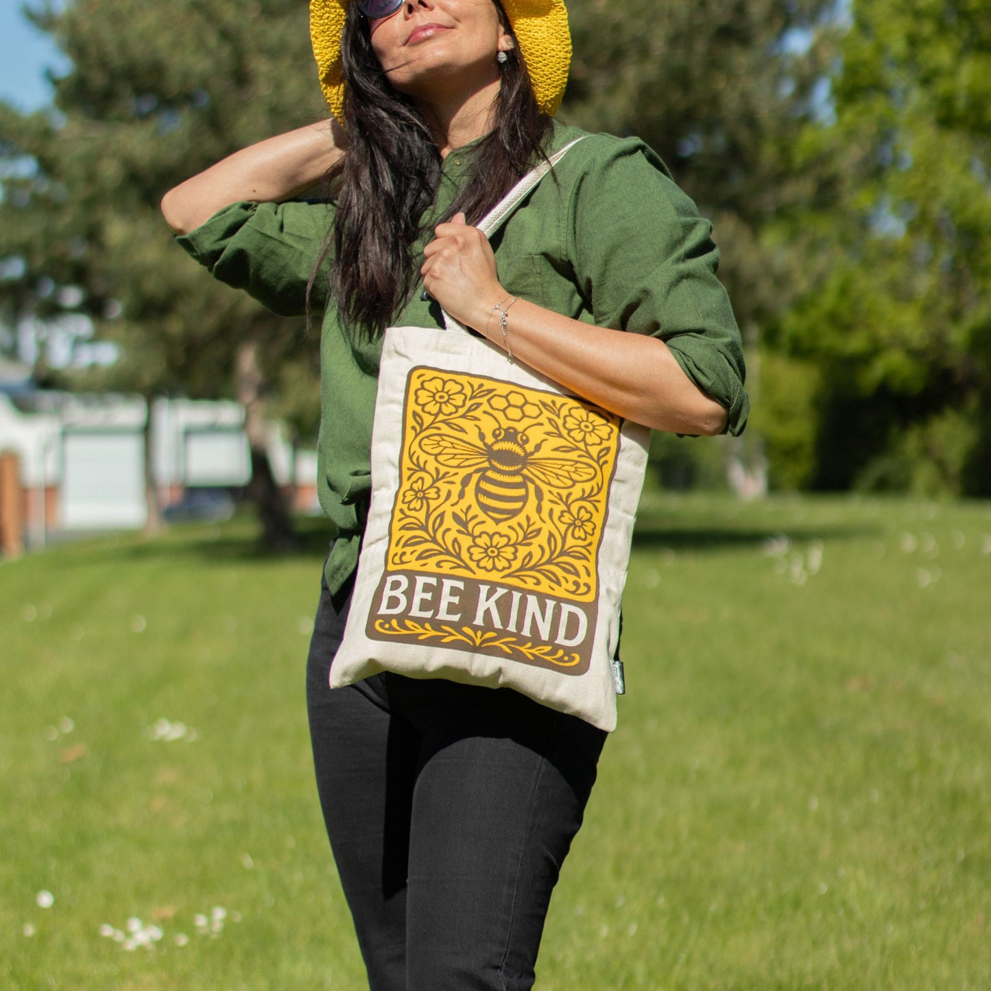 Nomad Sari Iconic Toni Tote Bag – Bee Kind – Naturel 10oz