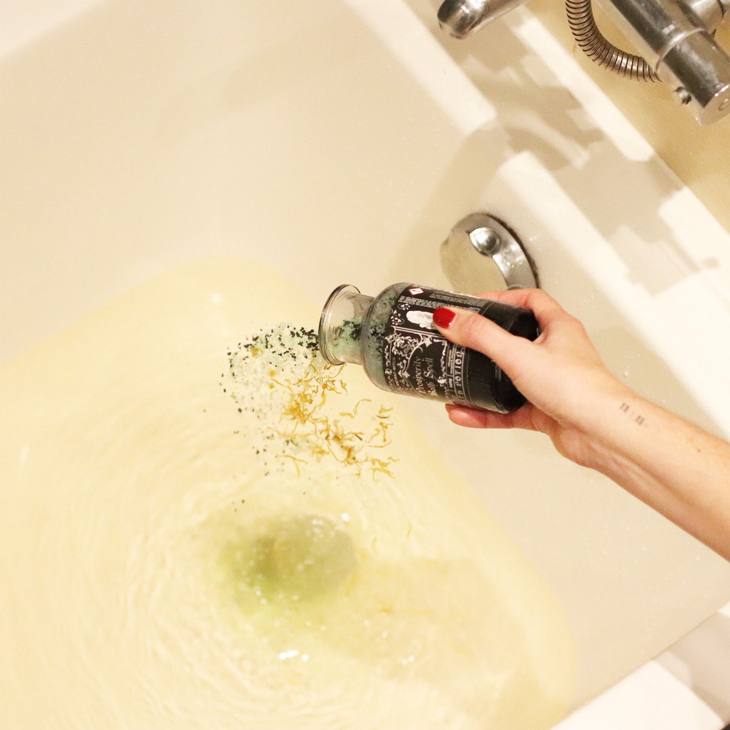 Ancient Witch Bath Spell Potion – Prosperity | Voorspoed & Geluk met Aventurijn Amulet