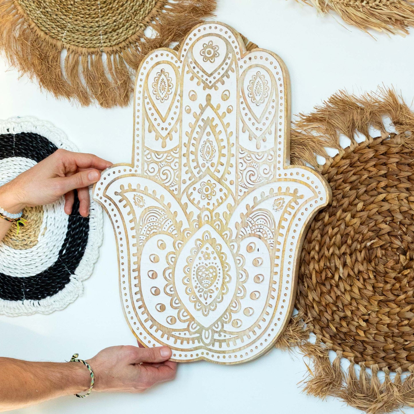 Mangohout Hamsa Wandplaquette – Whitewash 52 cm