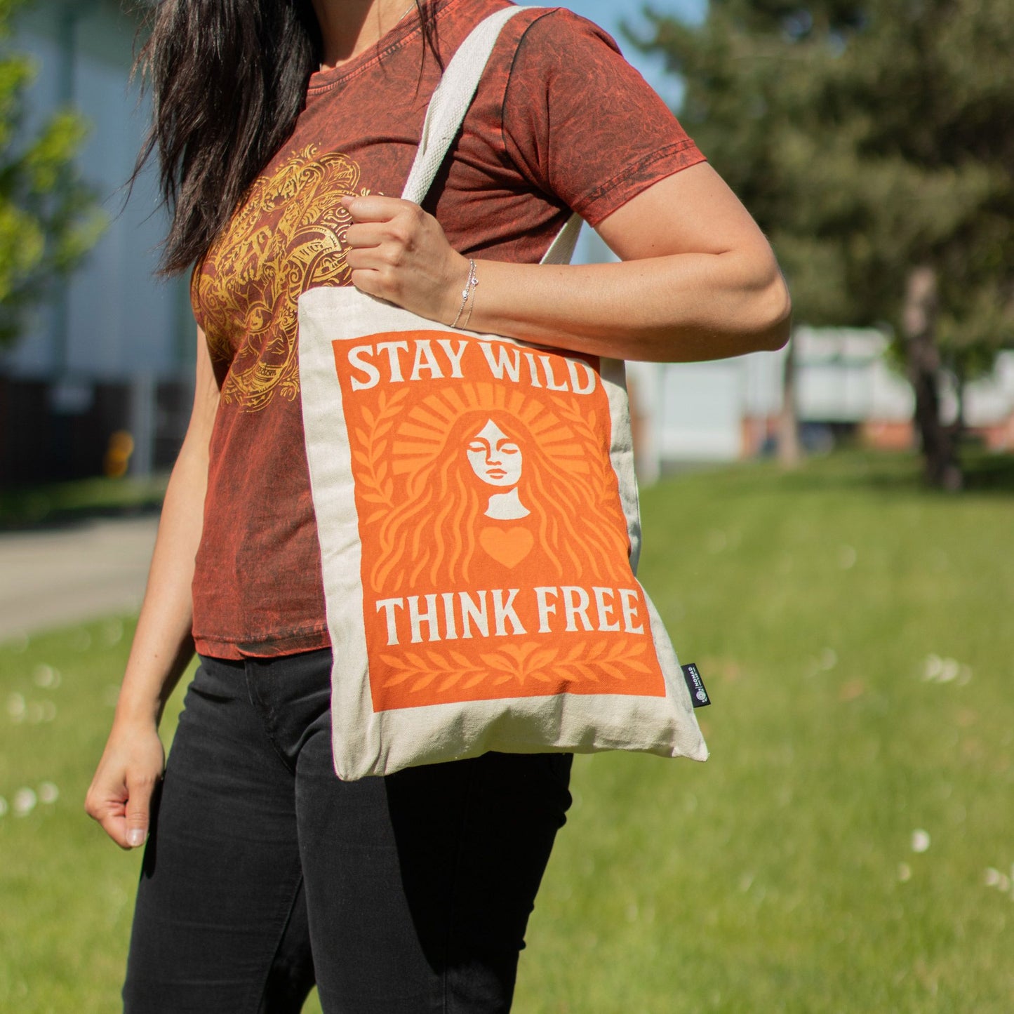 Nomad Sari Iconic Toni Tote Bag – Stay Wild – Naturel 10oz