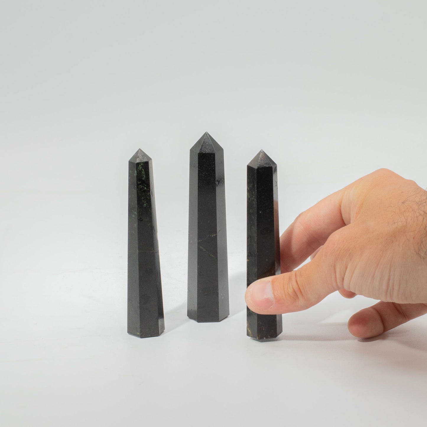 Zwarte Toermalijn Obelisk Punt – Zes Vlakken (ca. 11 cm)