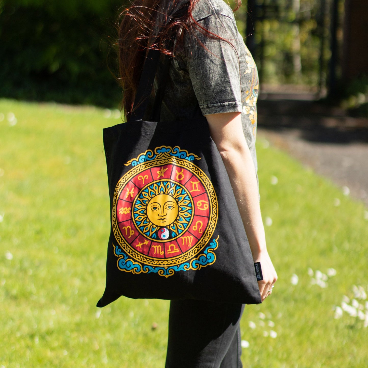 Iconic Classic Tote Bag – Zodiac Sun – Zwart 6oz