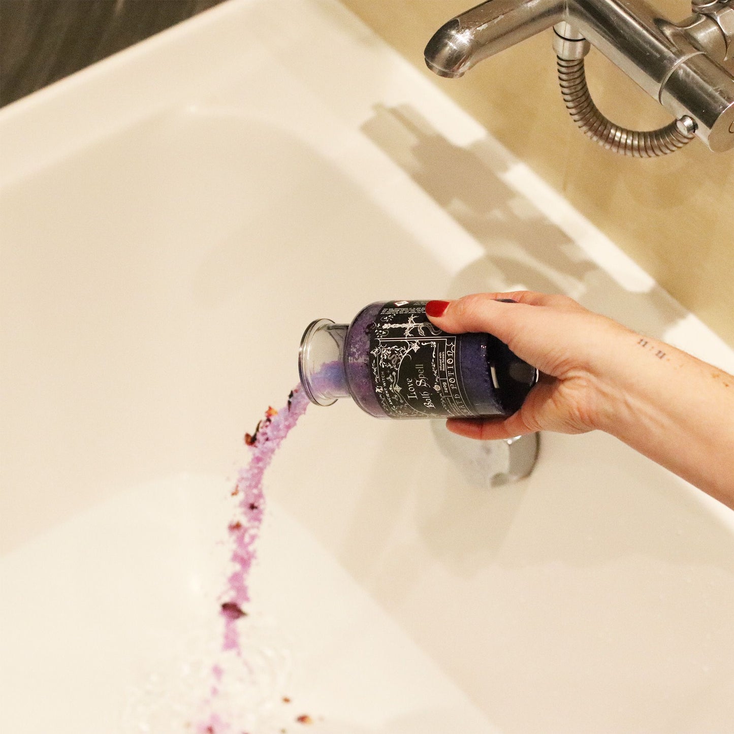 Ancient Witch Bath Spell Potion – Love | Liefde & Harmonie met Rozenkwarts Amulet
