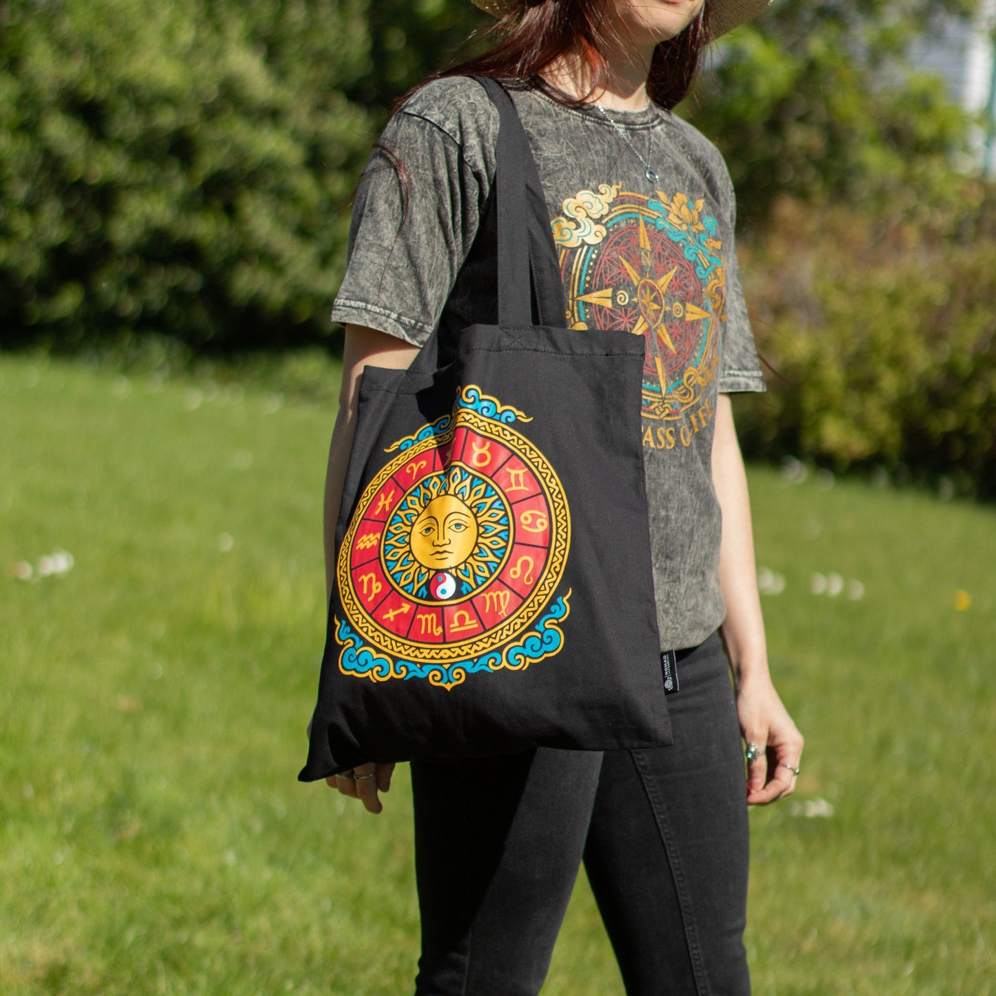Iconic Classic Tote Bag – Zodiac Sun – Zwart 6oz