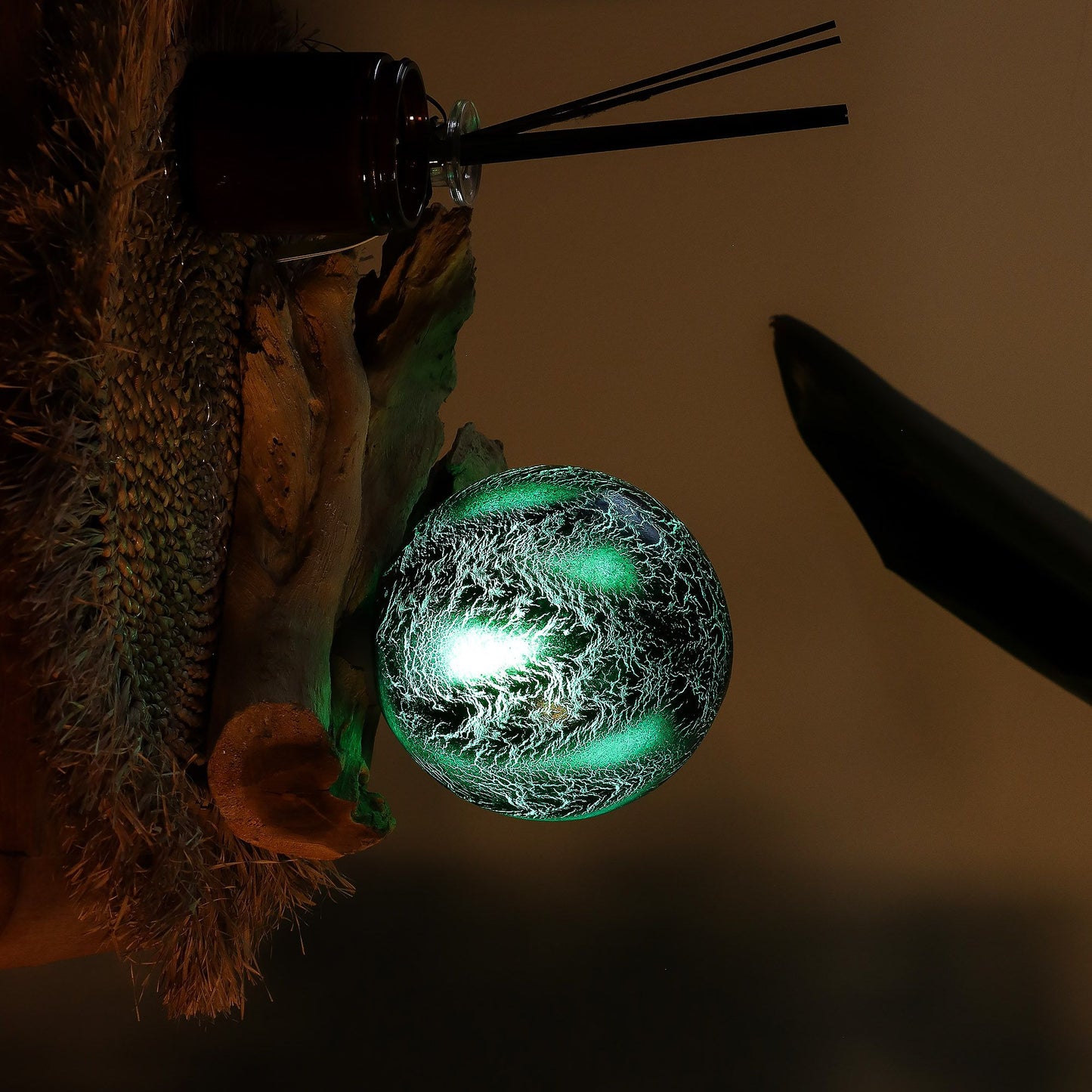 DriftGlow Lamp – Smaragdgroen Craquelé Kap | Drijfhout Basis