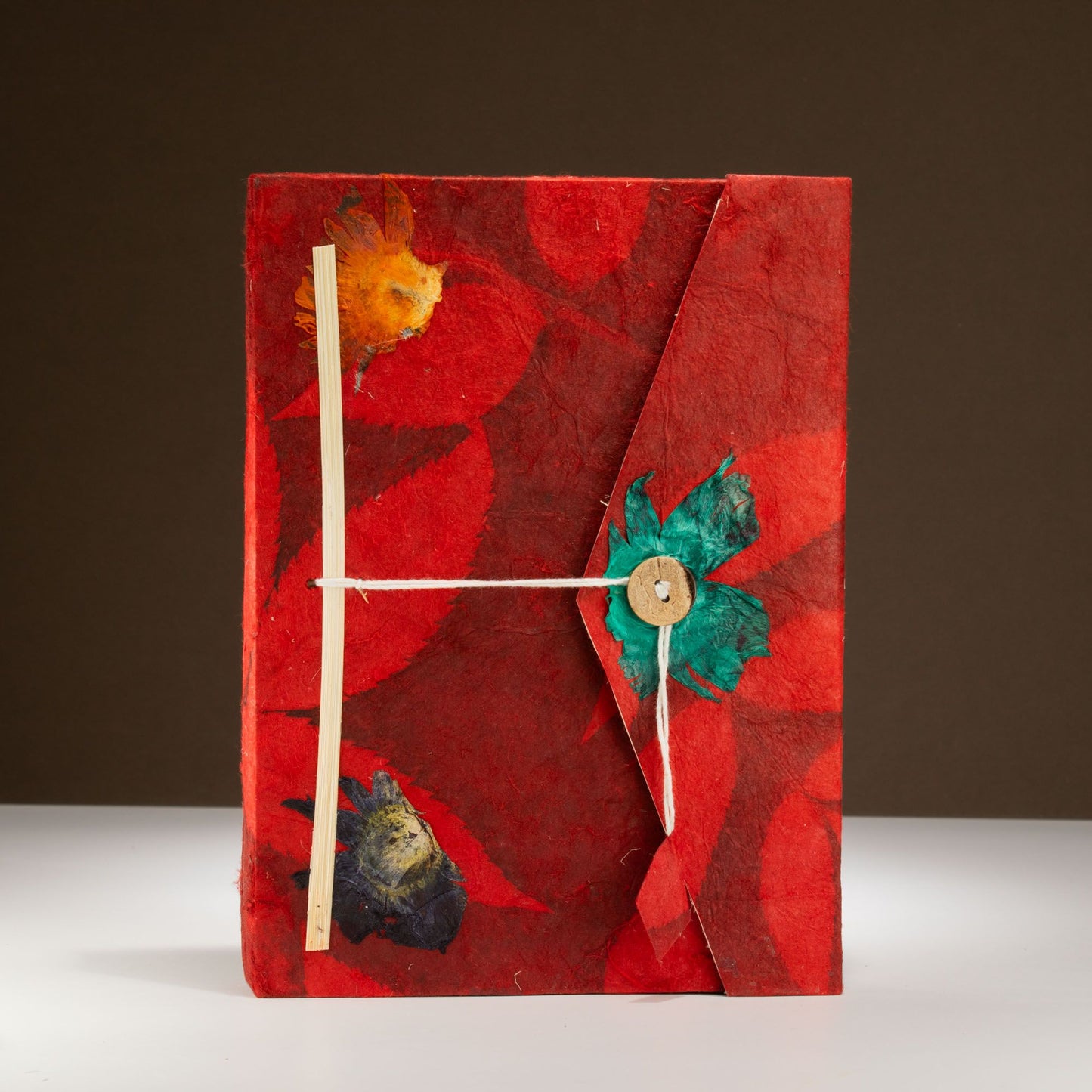 Lokta Bold Floral Notitieboek Groot (21x15cm) – 45 pagina’s – incl. boekenlegger – Ruby