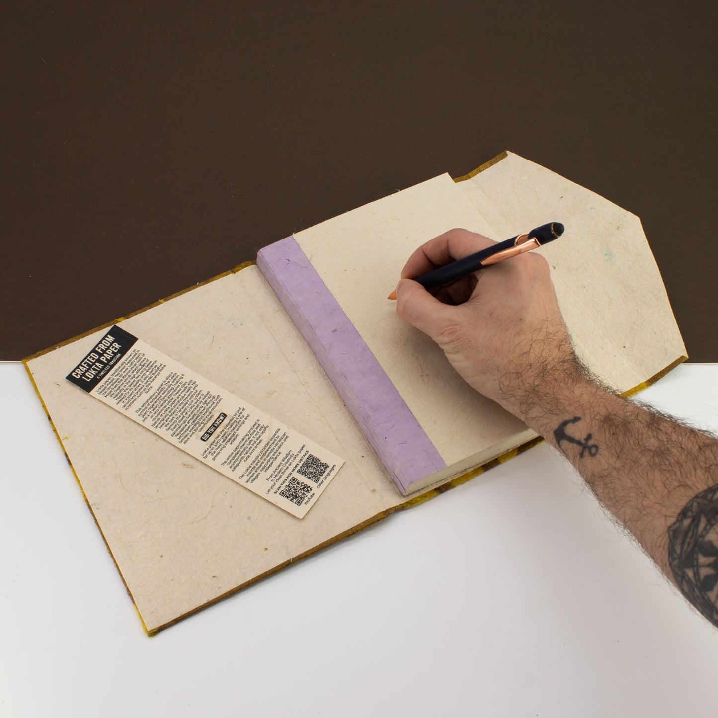 Lokta Bold Floral Notitieboek Groot (21x15cm) – 45 pagina’s – incl. boekenlegger – Olijfgroen
