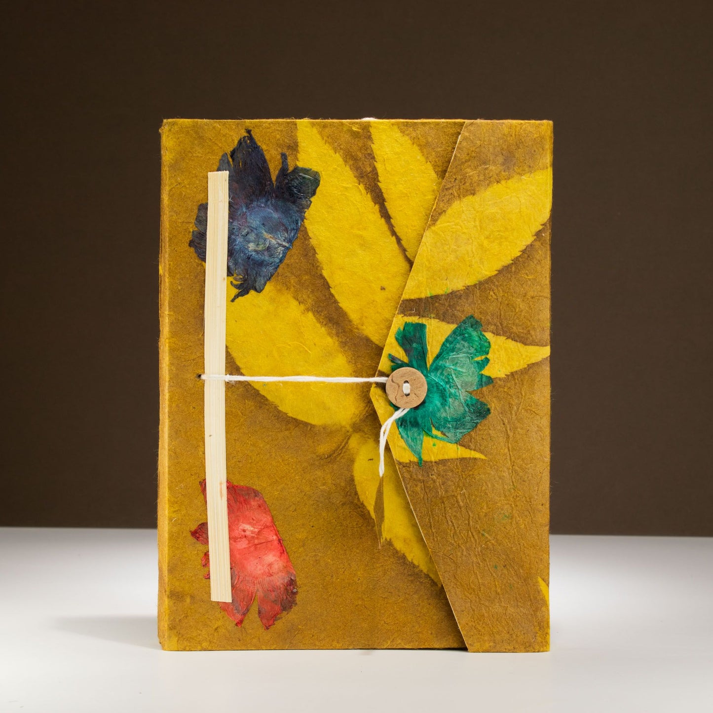 Lokta Bold Floral Notitieboek Groot (21x15cm) – 45 pagina’s – incl. boekenlegger – Olijfgroen