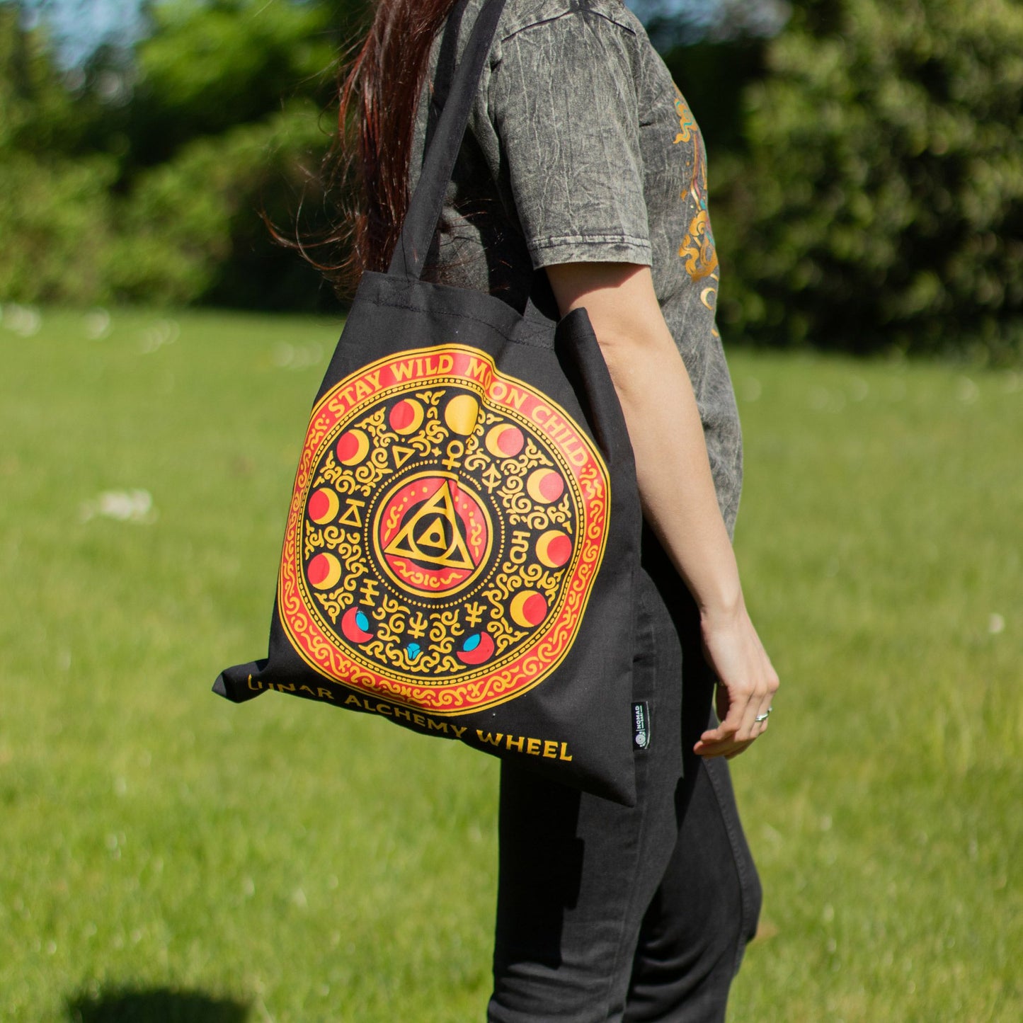 Iconic Classic Tote Bag – Luna Alchemy Wheel – Zwart 6oz