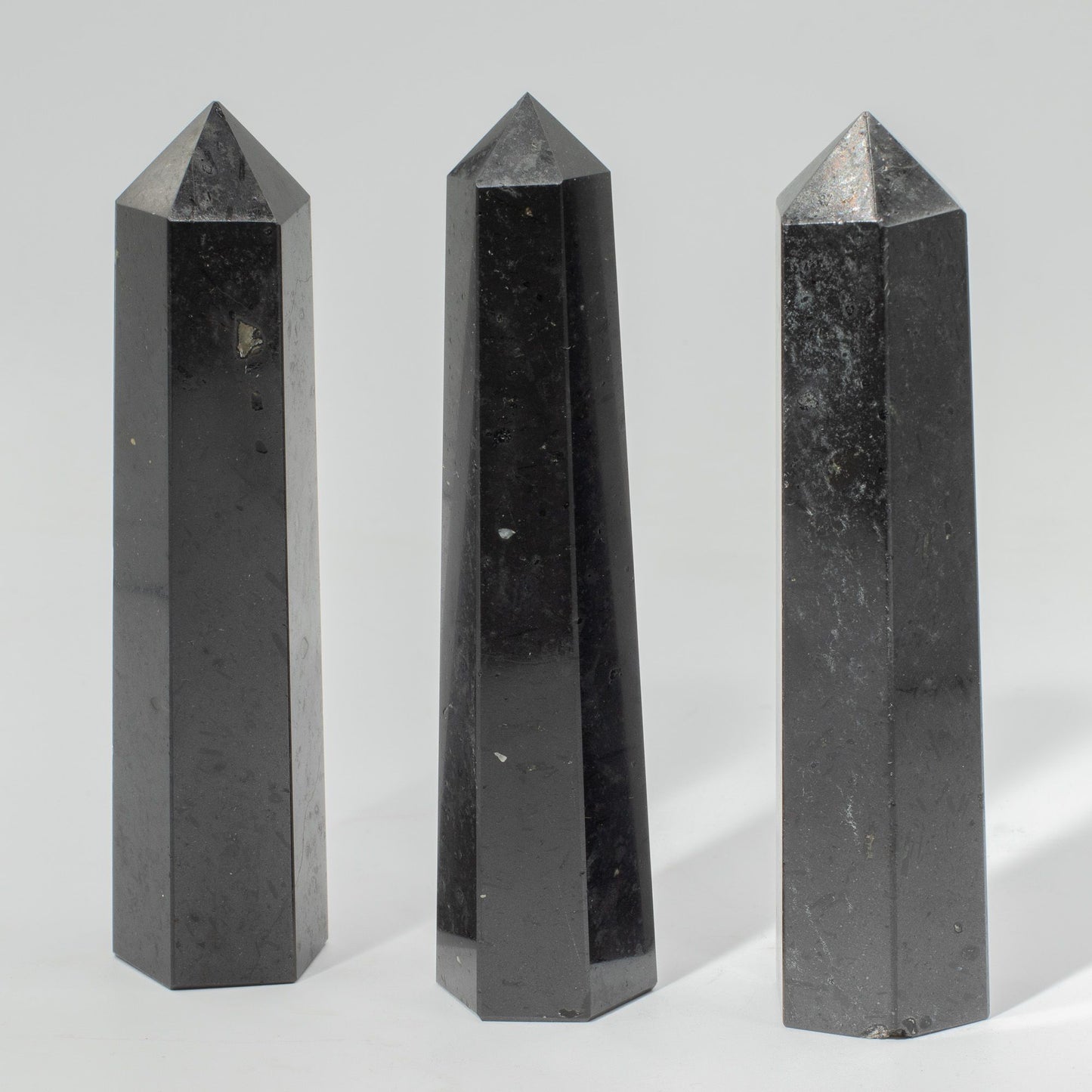 Zwarte Toermalijn Obelisk Punt – Zes Vlakken (ca. 17 cm)