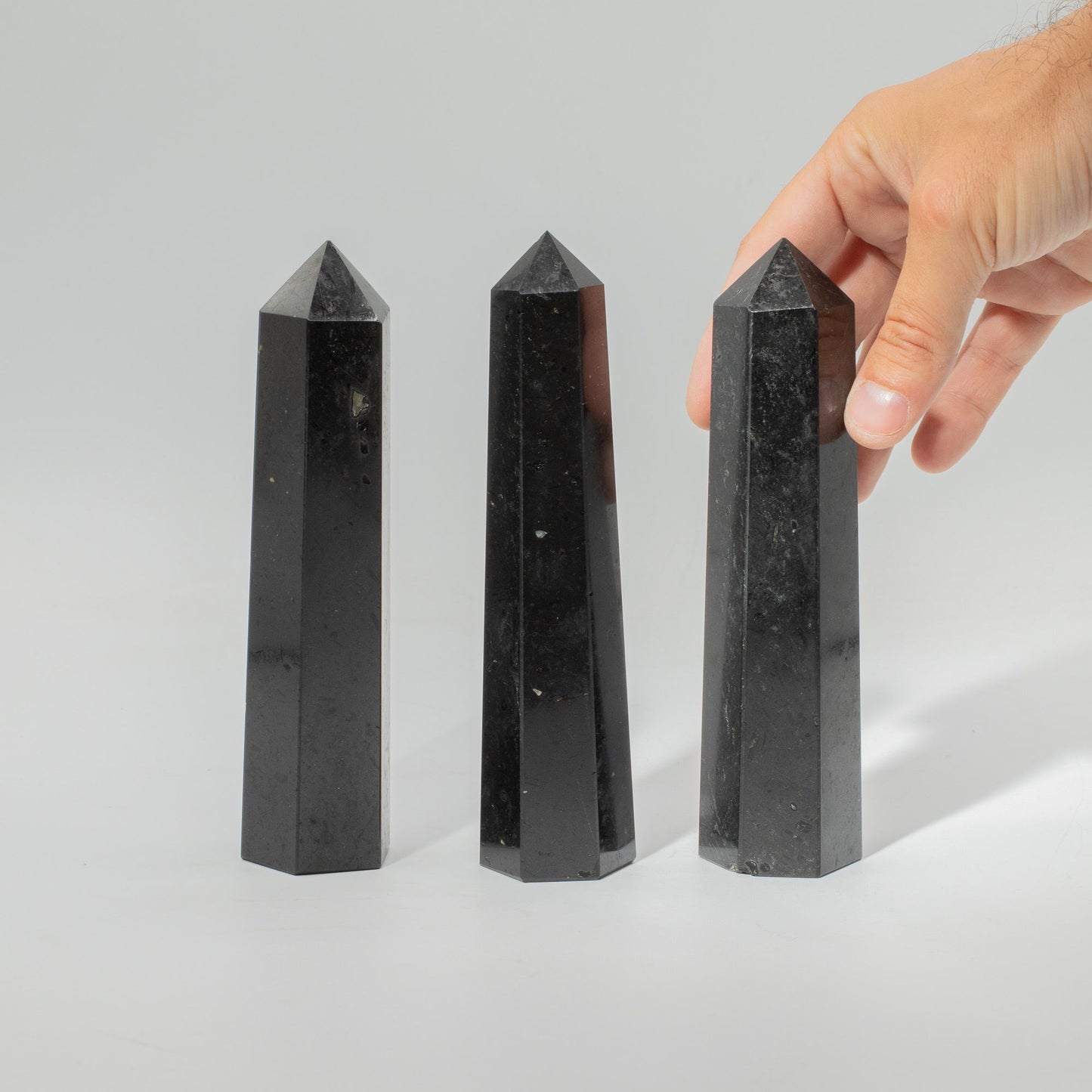 Zwarte Toermalijn Obelisk Punt – Zes Vlakken (ca. 17 cm)
