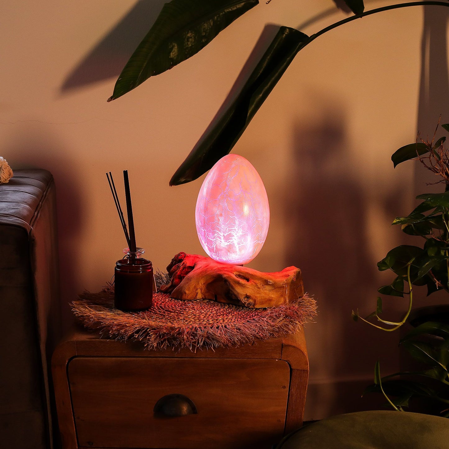 DriftGlow Lamp – Oranje Crackle Fire Ei Kap | Drijfhout Basis