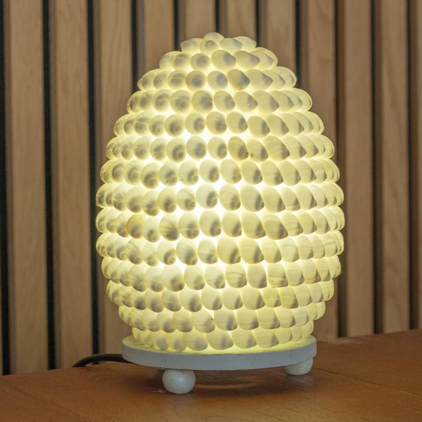 DriftGlow Lamp – Wit Craquelé Kap | Drijfhout Basis