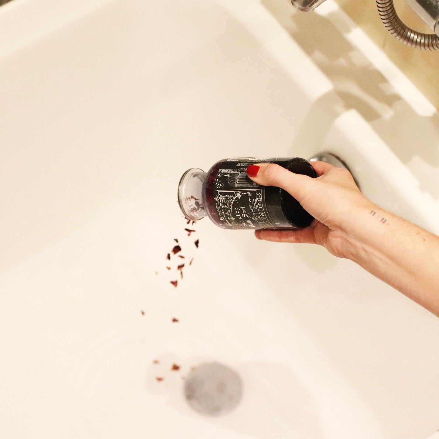 Ancient Witch Bath Spell Potion – Seduction | Verleiding met Amethist Amulet