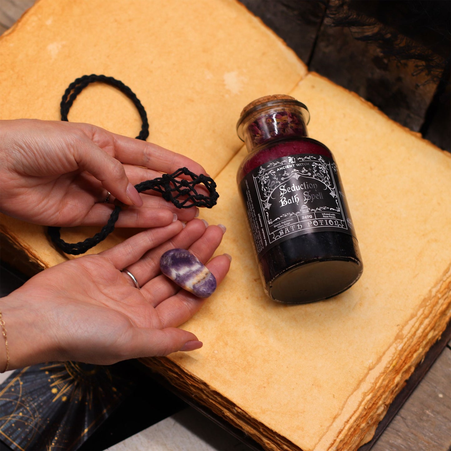 Ancient Witch Bath Spell Potion – Cleansing | Zuivering met Bergkristal Amulet