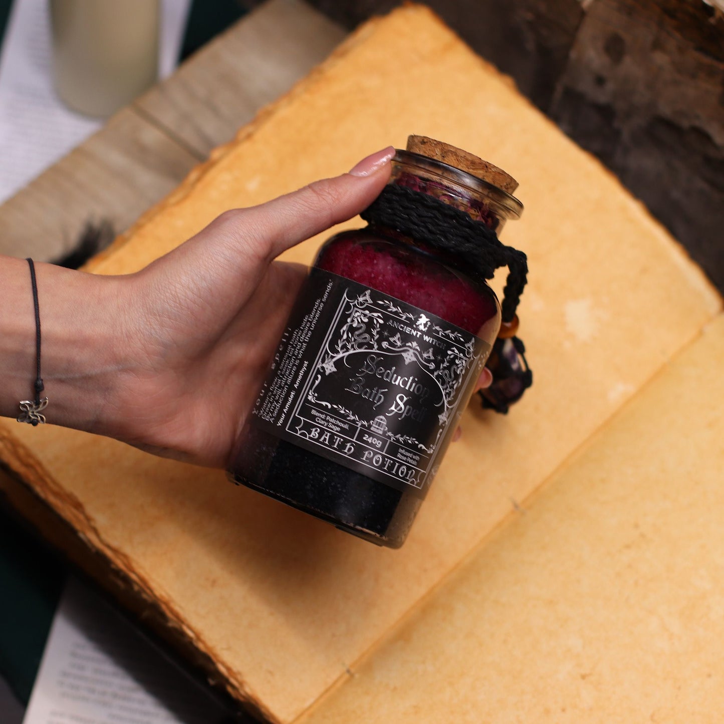 Ancient Witch Bath Spell Potion – Seduction | Verleiding met Amethist Amulet