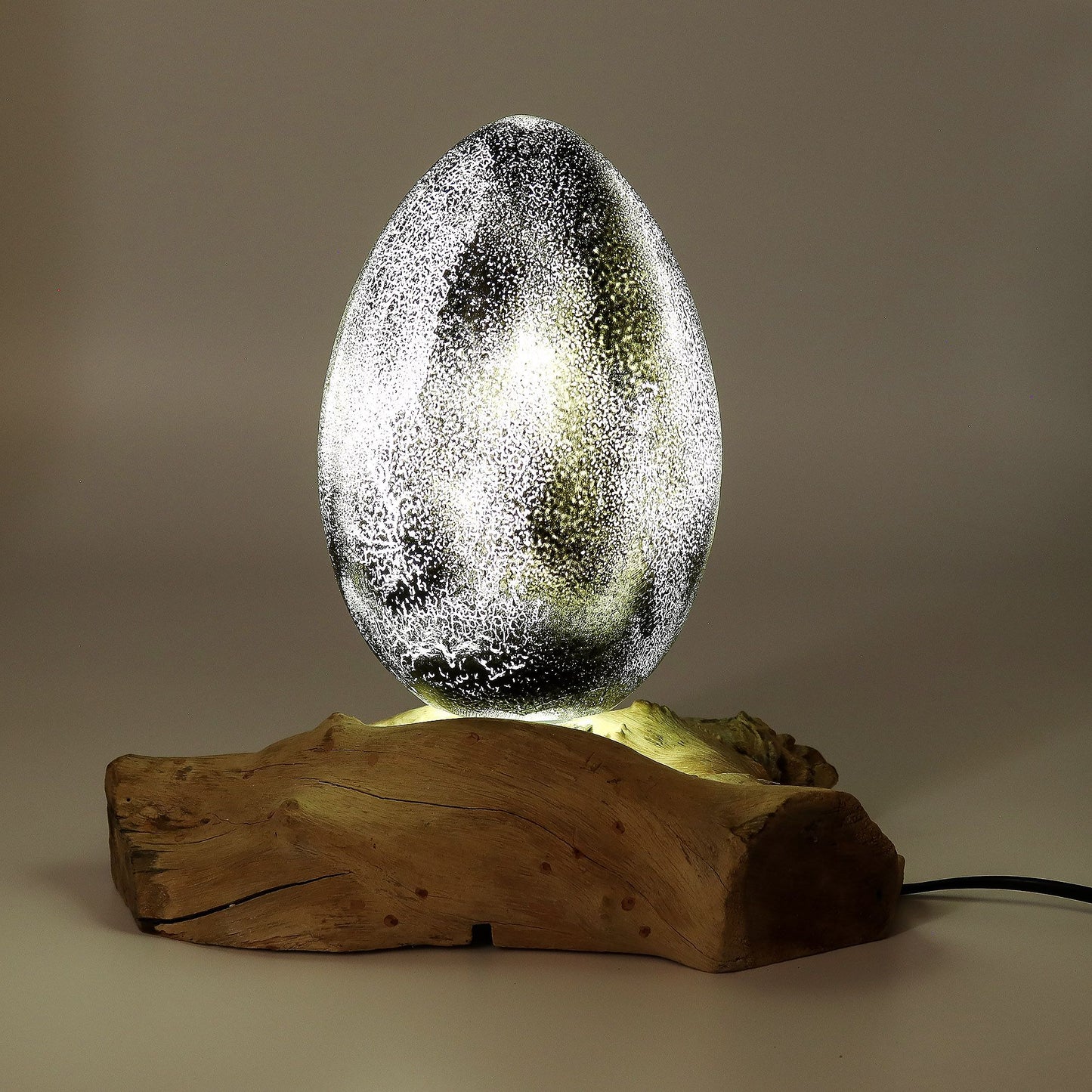 DriftGlow Lamp – Grijze Crackle Lava Ei Kap | Drijfhout Basis