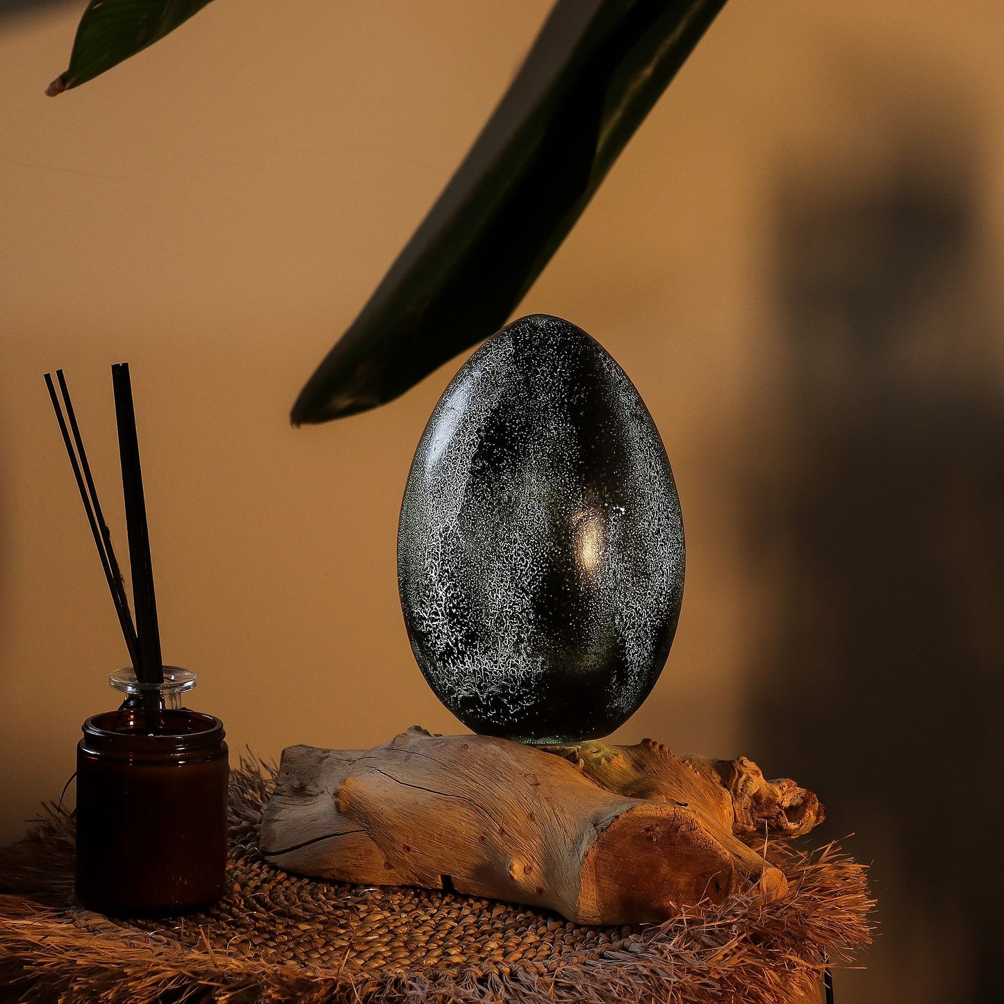 DriftGlow Lamp – Grijze Crackle Lava Ei Kap | Drijfhout Basis
