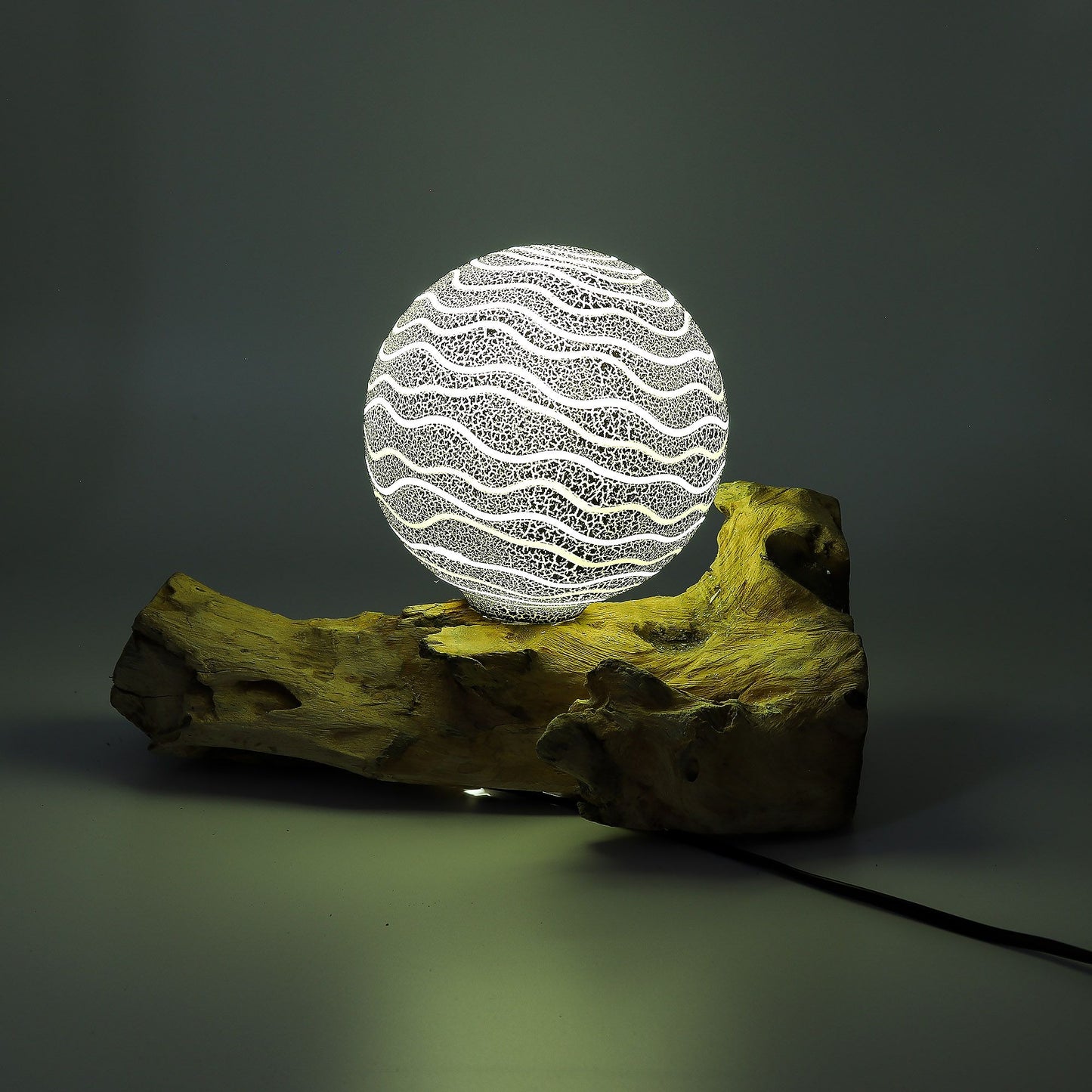 DriftGlow Lamp – Grijze Luna Kap | Drijfhout Basis