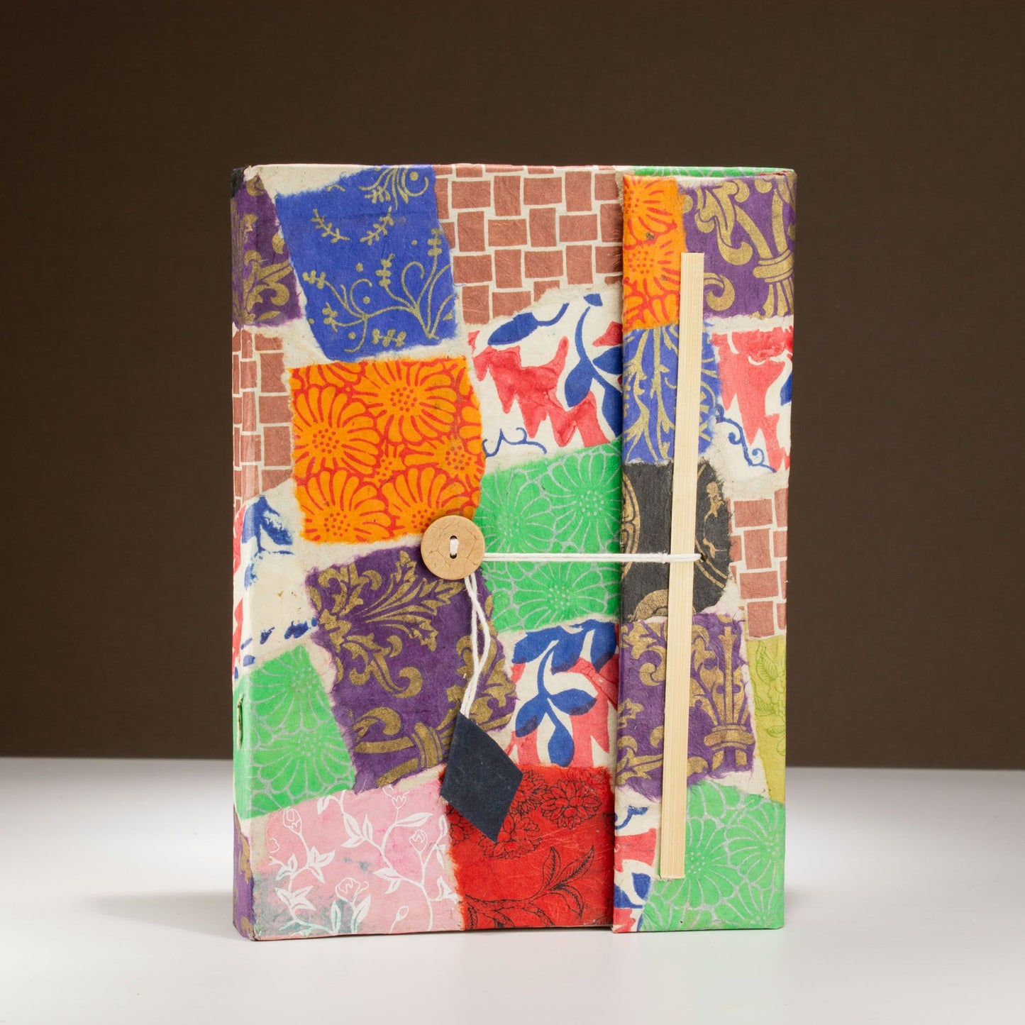 Lokta Patchwork Notitieboek Groot (21x15cm) – 45 pagina's – incl. boekenlegger – Multicolour