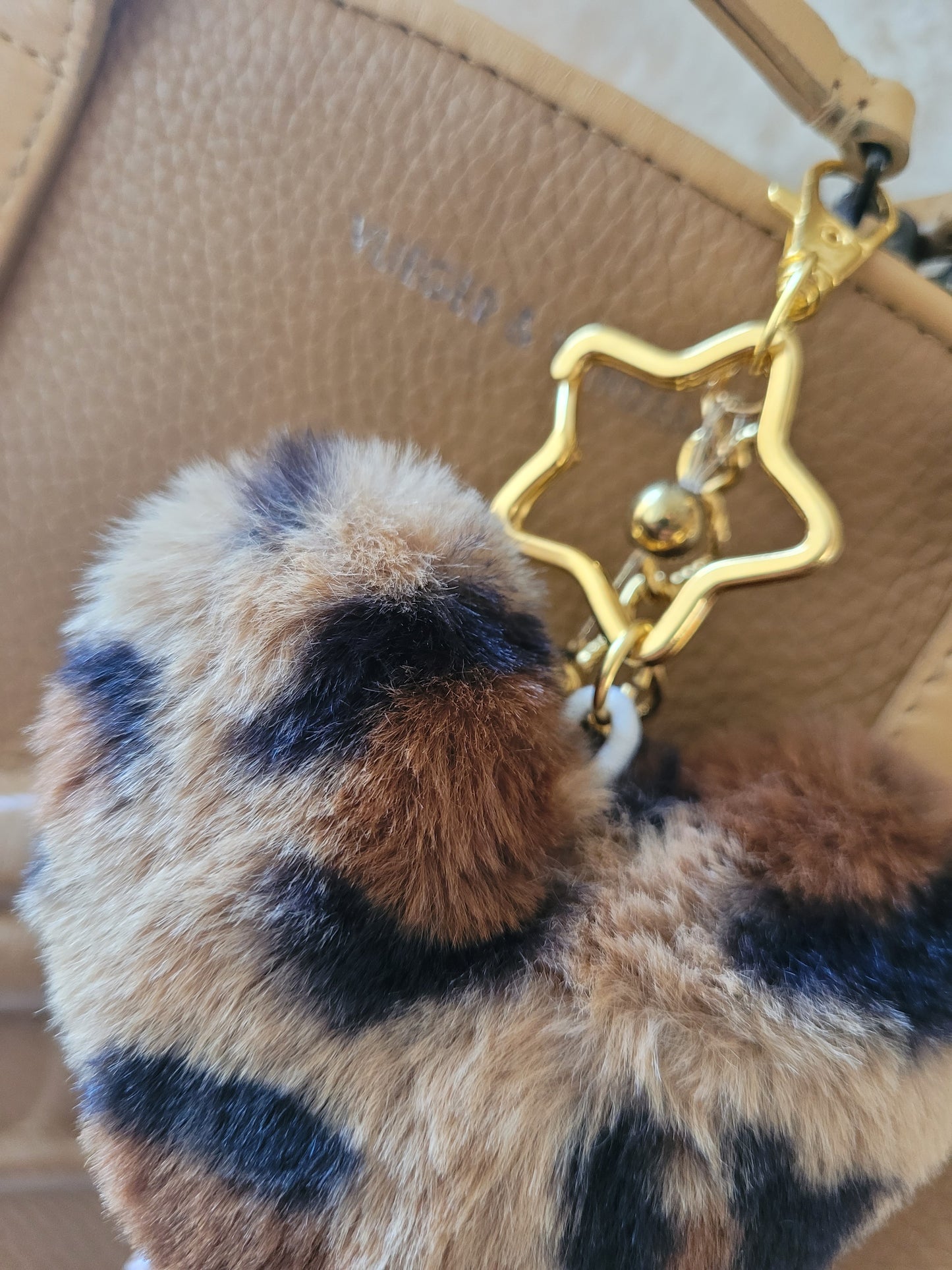 Luxe Sleutelhanger met Witte Jade & Faux Fur Hart