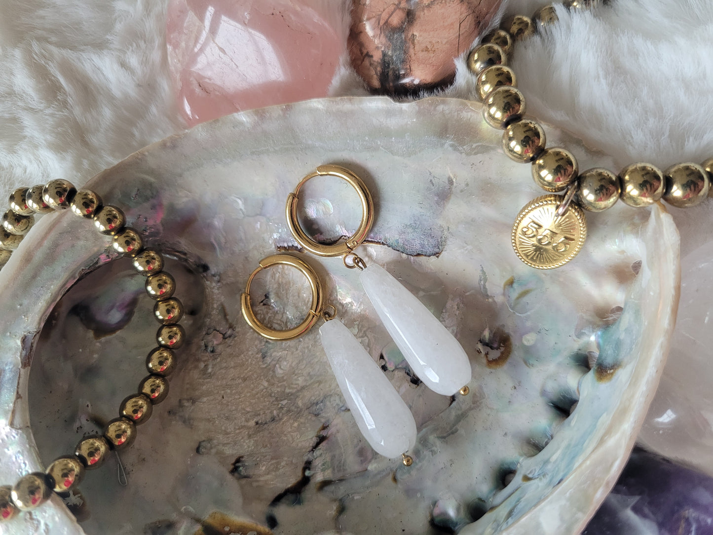 Oorbellen met Witte Jade – Natuurlijke Kracht en Balans