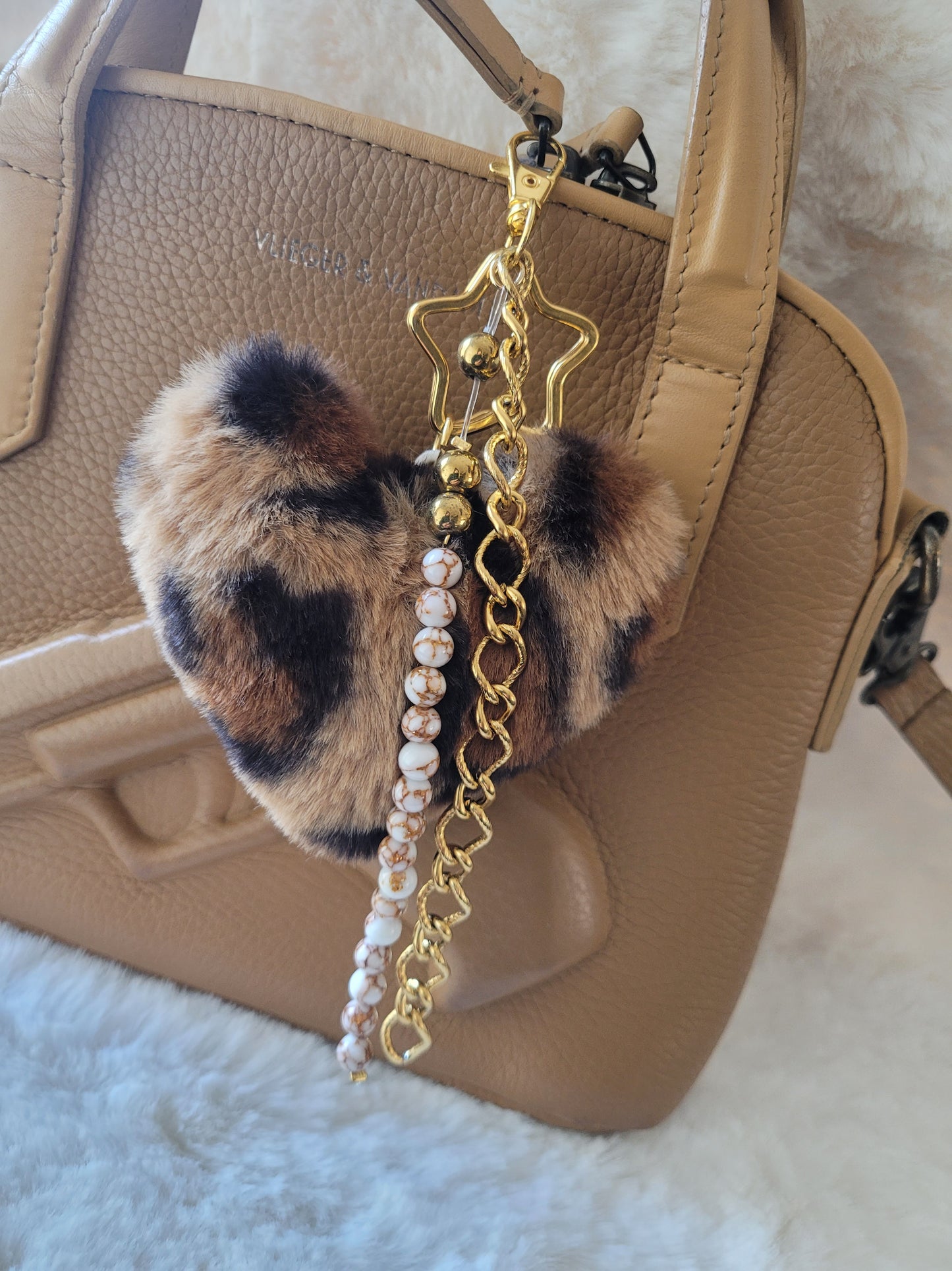 Luxe Sleutelhanger met Witte Jade & Faux Fur Hart
