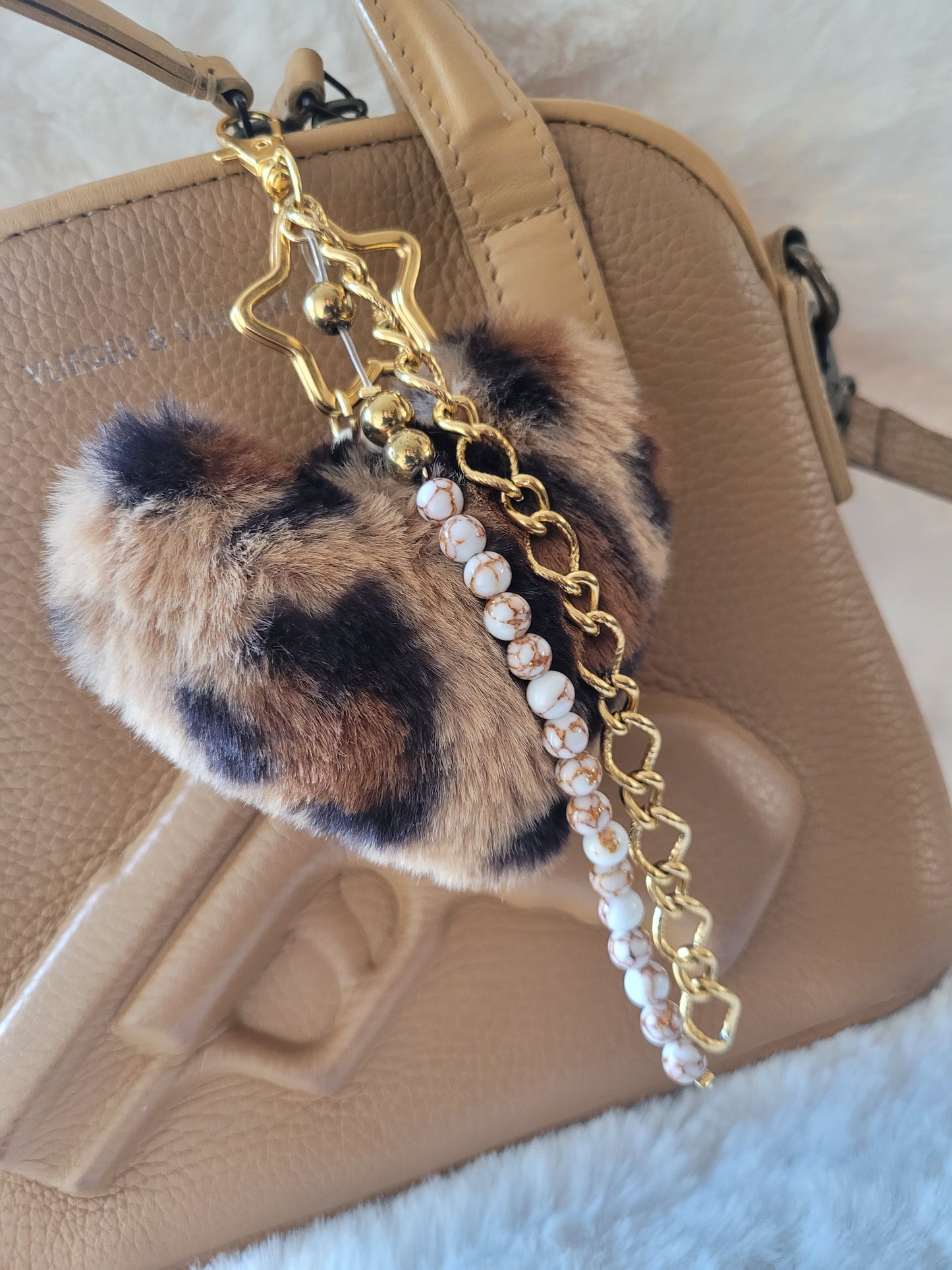 Luxe Sleutelhanger met Witte Jade & Faux Fur Hart
